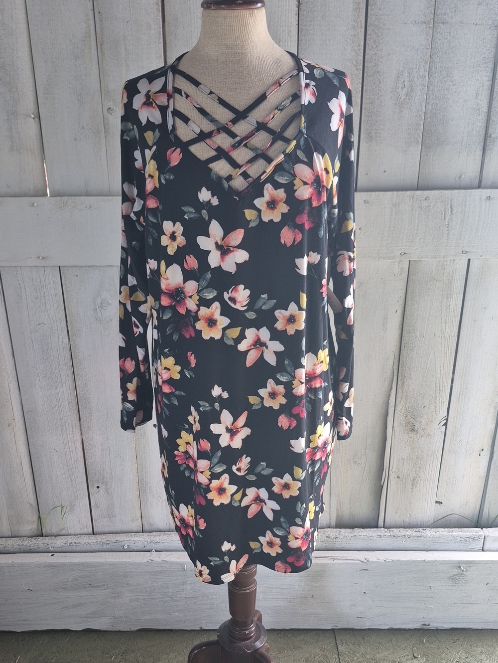 eye candy Black Floral Lattice-Front Long Sleeve Dress